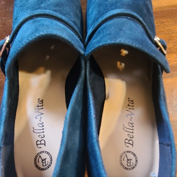 Bella Vista shoes printing is only in one of the shoe's bottom - Picture 2 of 9